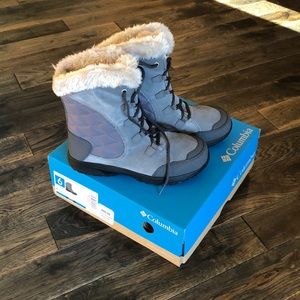 New in box! Columbia snow boots